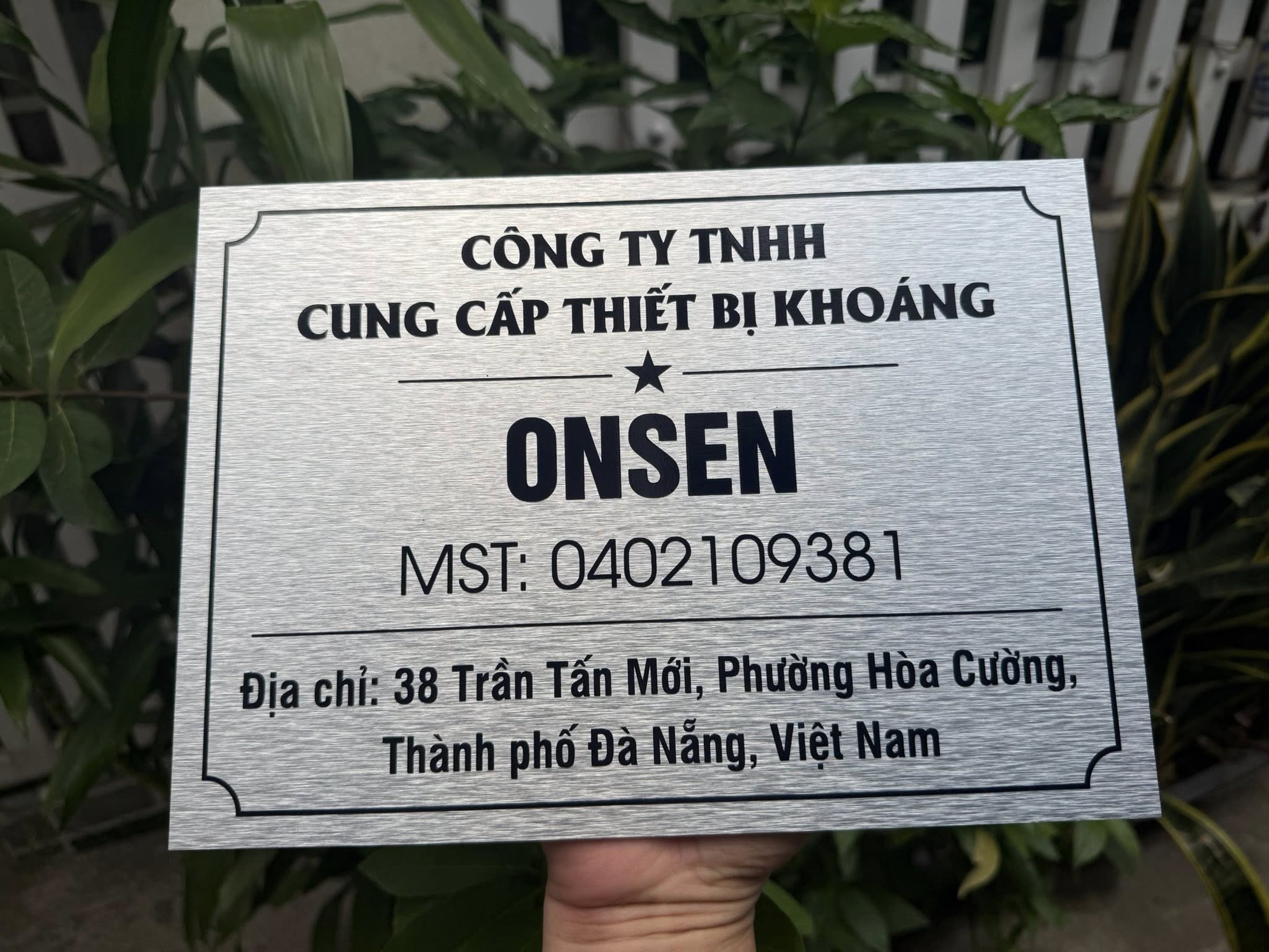 Bảng tên công ty và số nhà